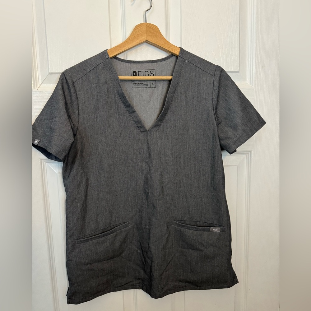 Figs scrub top